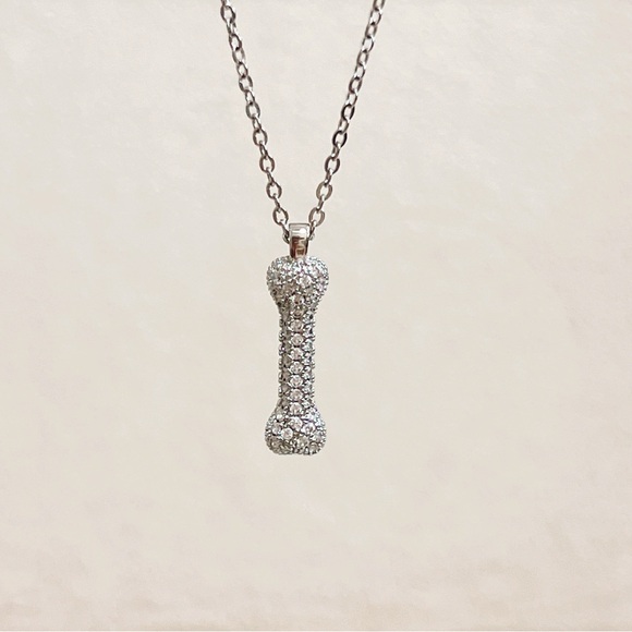 ✨ cute sparkly all clear stones bone 🦴 necklace - Picture 3 of 10